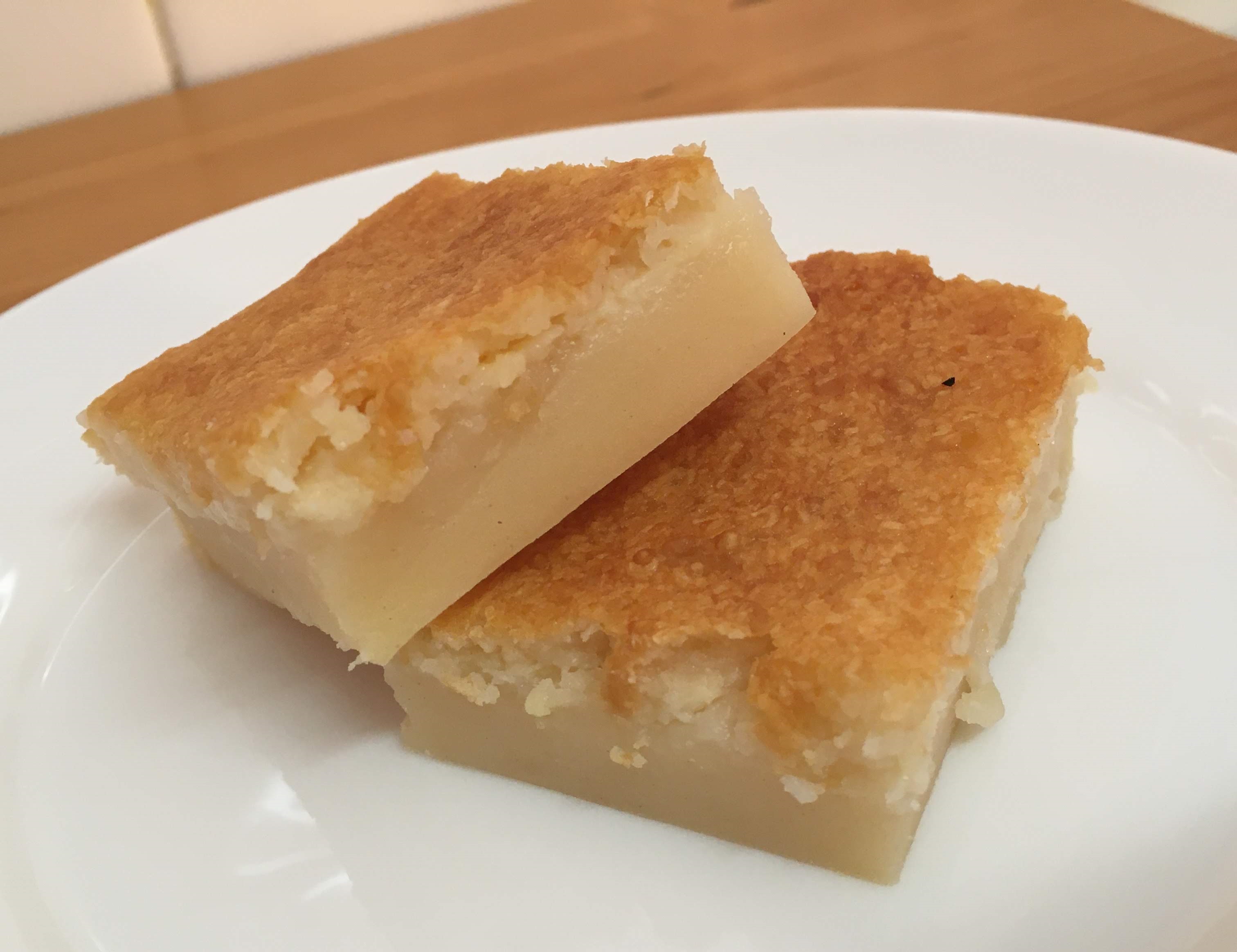 Foto de pudim em pedaços