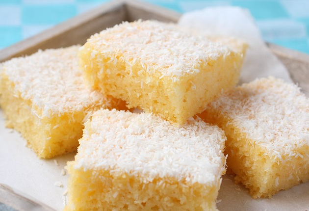 Foto de pedaços de bolo de coco